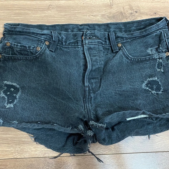Levi Jean Shorts - Picture 1 of 3